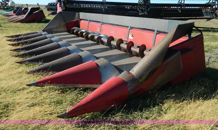 image for item H2348 1990 Case 1083 corn head