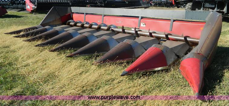 image for item H2348 1990 Case 1083 corn head