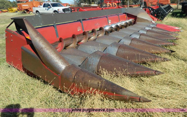 image for item H2348 1990 Case 1083 corn head