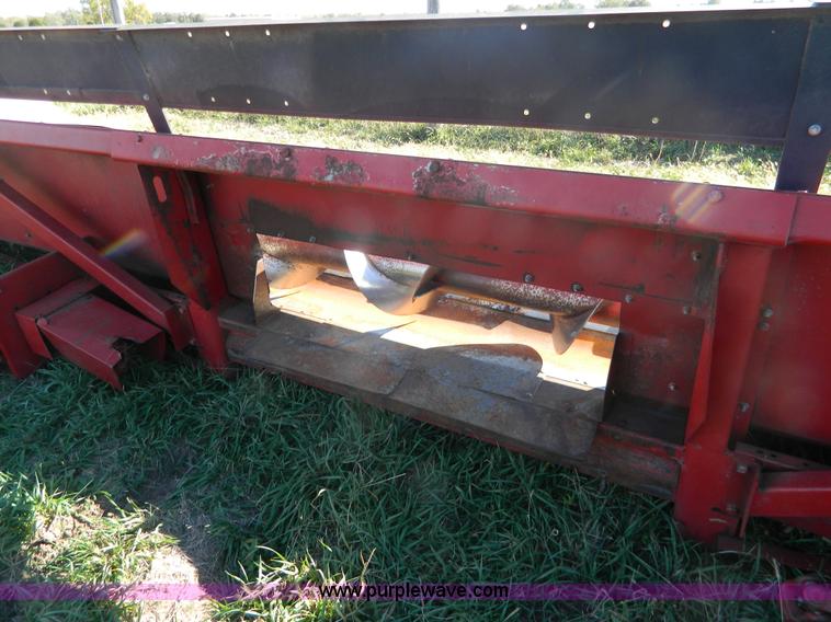 image for item H2348 1990 Case 1083 corn head