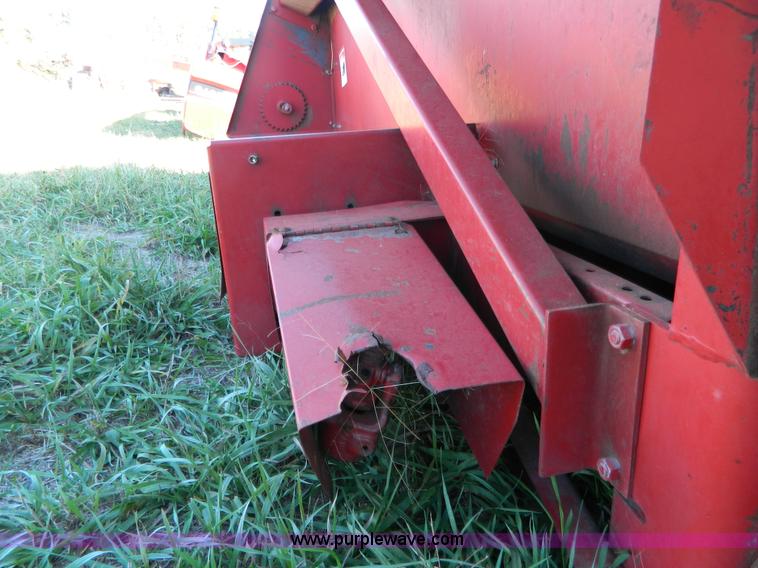 image for item H2348 1990 Case 1083 corn head