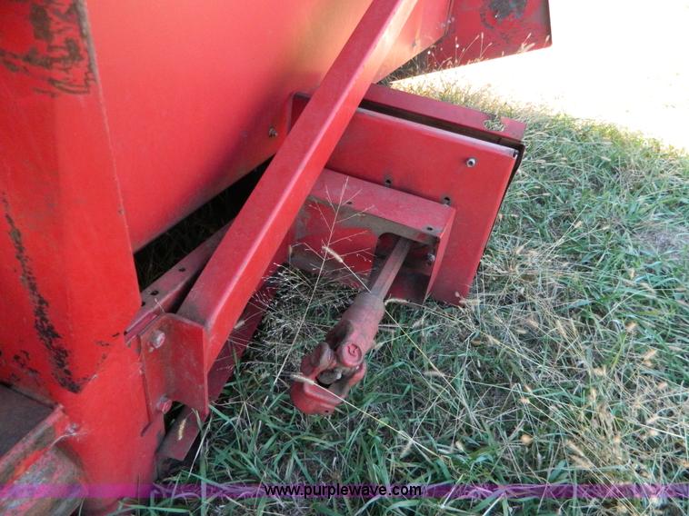 image for item H2348 1990 Case 1083 corn head