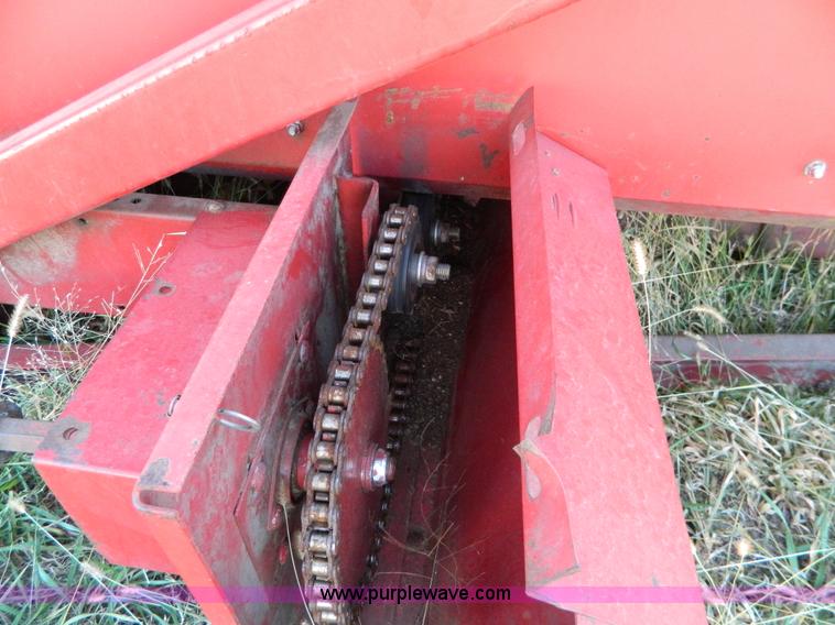 image for item H2348 1990 Case 1083 corn head