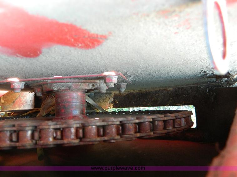 image for item H2348 1990 Case 1083 corn head