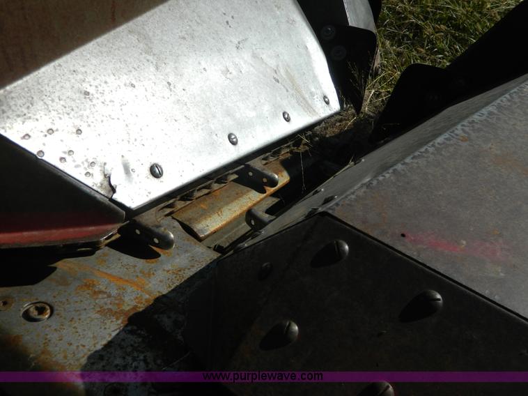 image for item H2348 1990 Case 1083 corn head