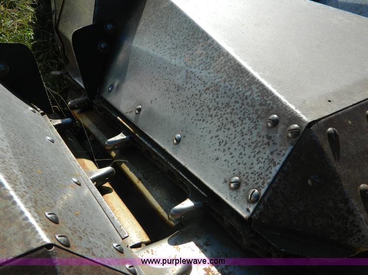 image for item H2348 1990 Case 1083 corn head