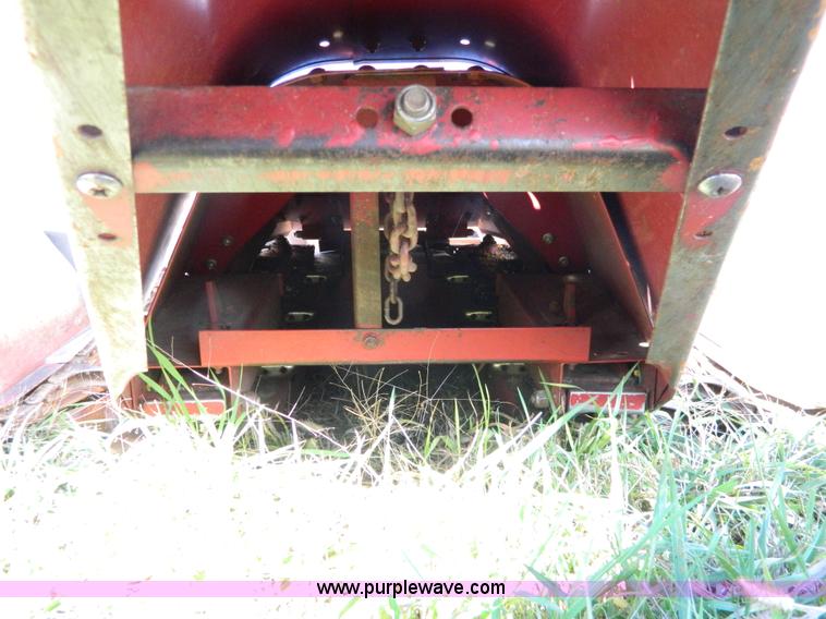 image for item H2348 1990 Case 1083 corn head