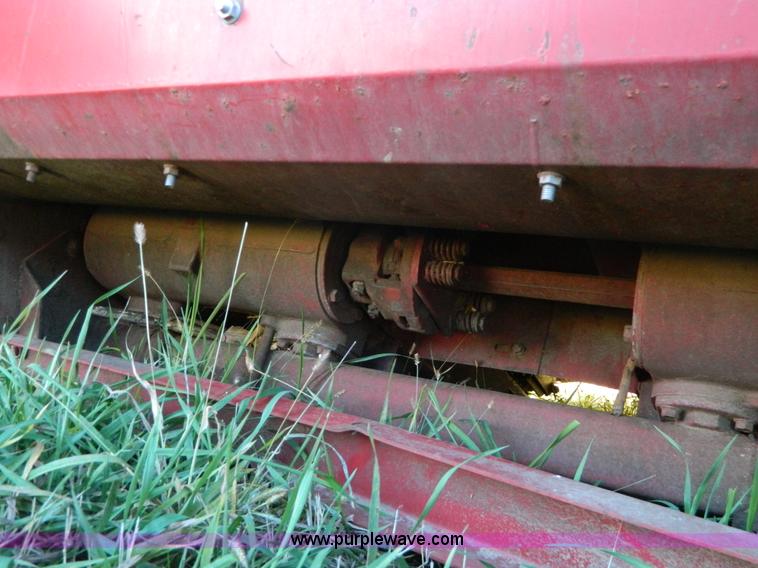 image for item H2348 1990 Case 1083 corn head