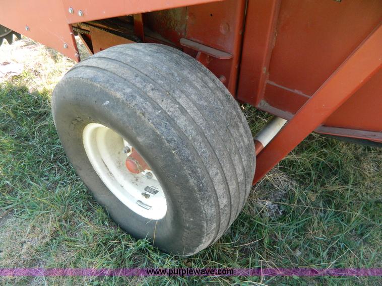 image for item H2356 Hesston 565A round baler