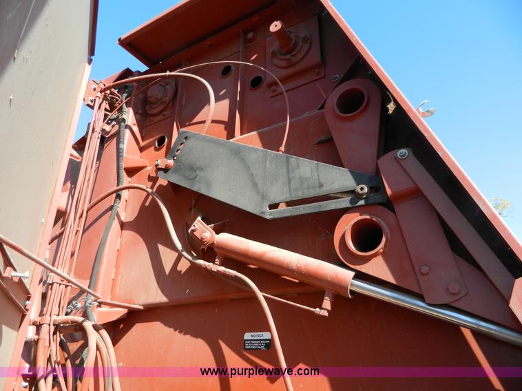 image for item H2356 Hesston 565A round baler