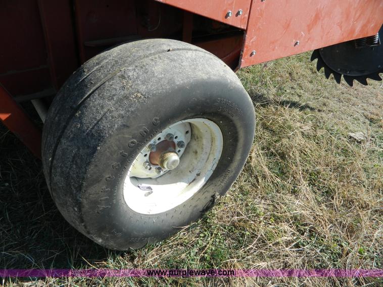 image for item H2356 Hesston 565A round baler
