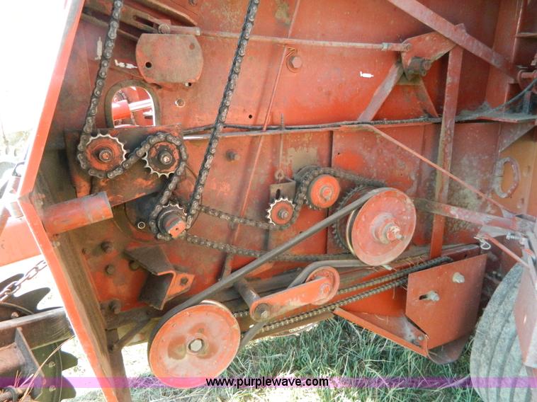 image for item H2356 Hesston 565A round baler