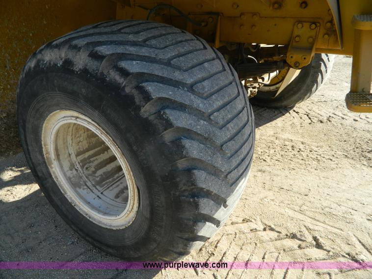 image for item H2367 2001 Ag-Chem 8104 Air Max self-propelled applicator