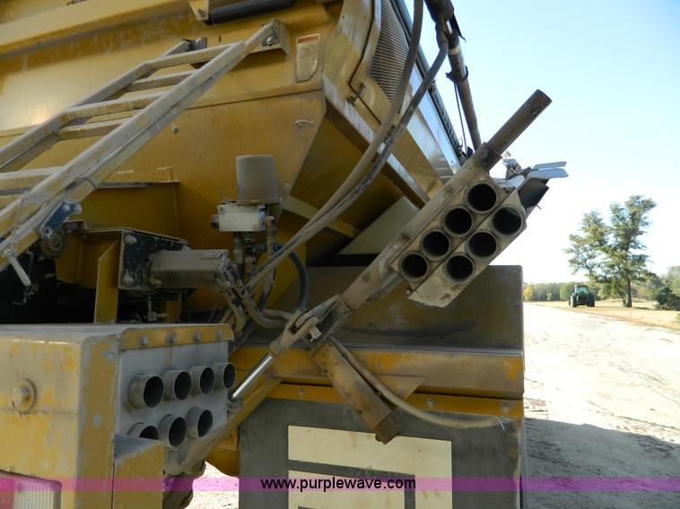 image for item H2367 2001 Ag-Chem 8104 Air Max self-propelled applicator