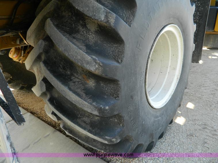 image for item H2367 2001 Ag-Chem 8104 Air Max self-propelled applicator