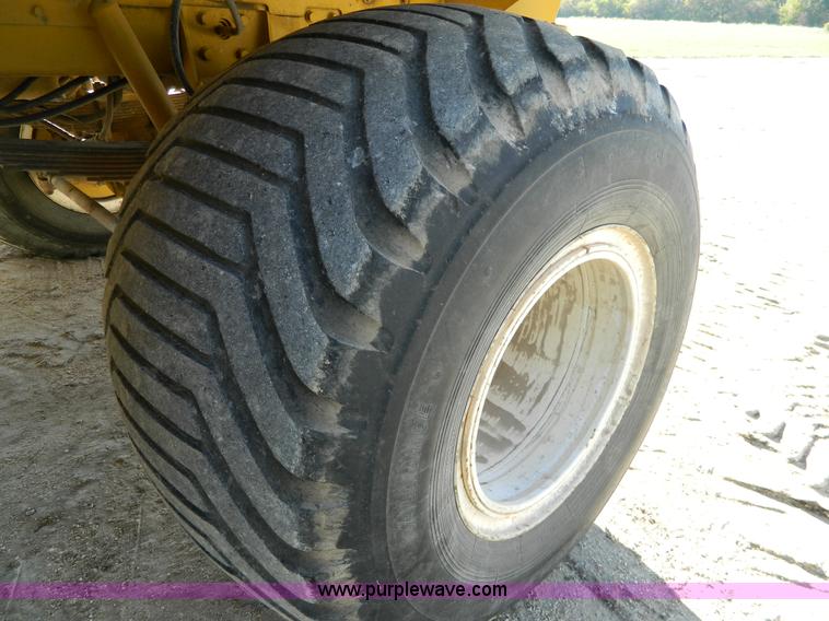 image for item H2367 2001 Ag-Chem 8104 Air Max self-propelled applicator