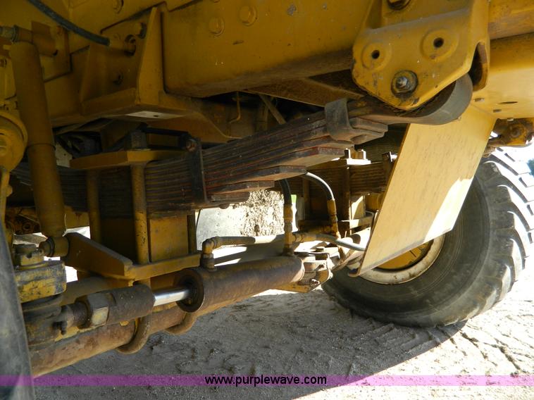 image for item H2367 2001 Ag-Chem 8104 Air Max self-propelled applicator