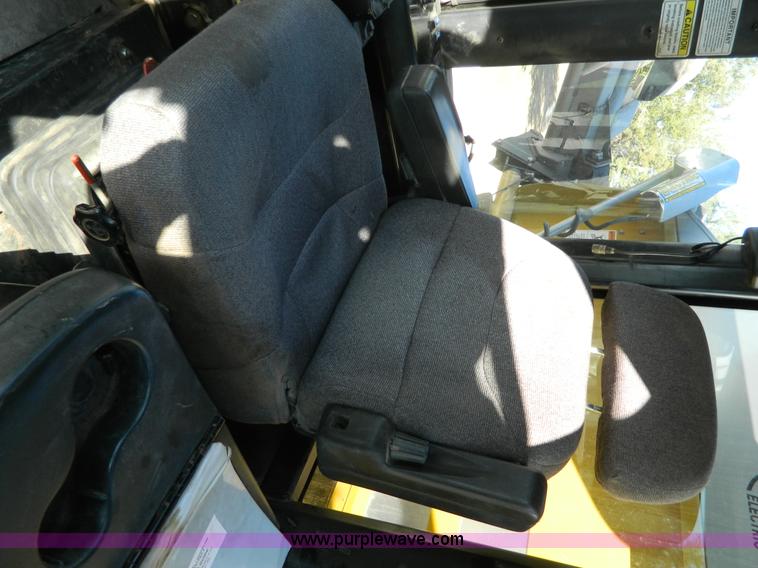 image for item H2367 2001 Ag-Chem 8104 Air Max self-propelled applicator