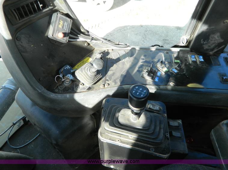 image for item H2367 2001 Ag-Chem 8104 Air Max self-propelled applicator