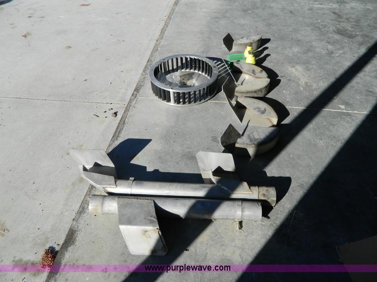 image for item H2367 2001 Ag-Chem 8104 Air Max self-propelled applicator