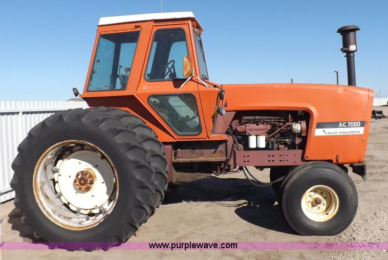 image for item H9018 1976 Allis Chalmers 7060 tractor