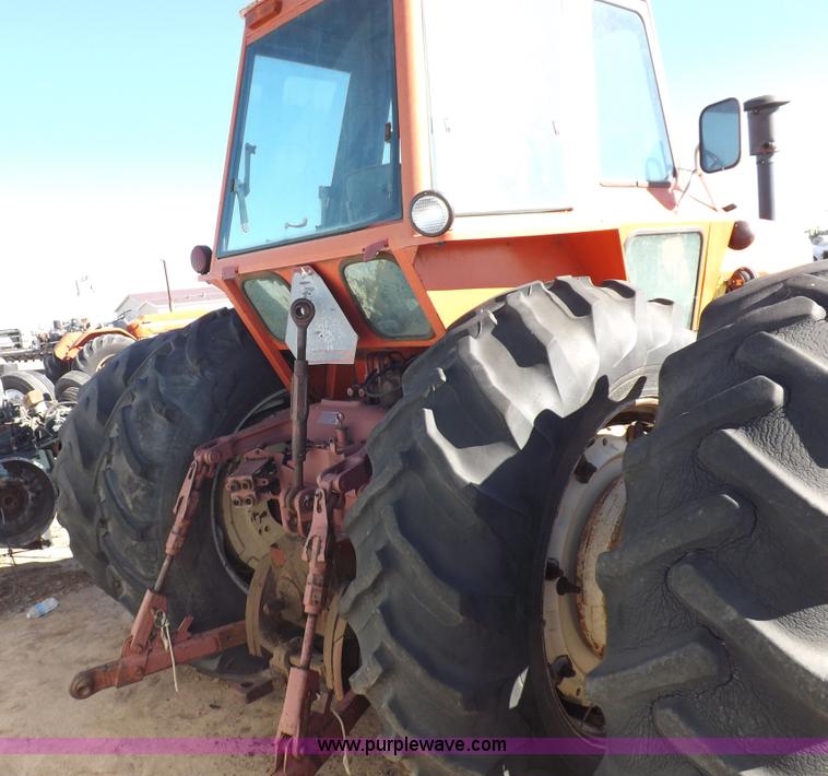 image for item H9018 1976 Allis Chalmers 7060 tractor