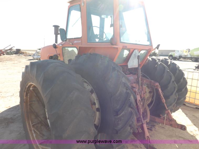 image for item H9018 1976 Allis Chalmers 7060 tractor