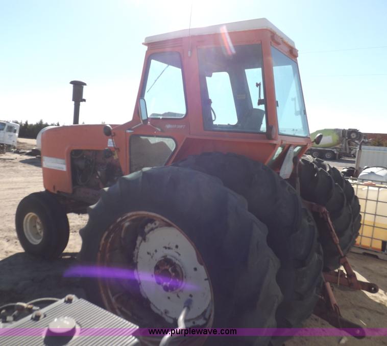 image for item H9018 1976 Allis Chalmers 7060 tractor