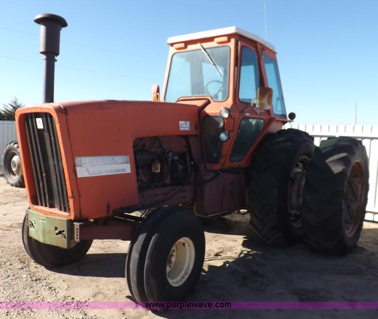 image for item H9018 1976 Allis Chalmers 7060 tractor