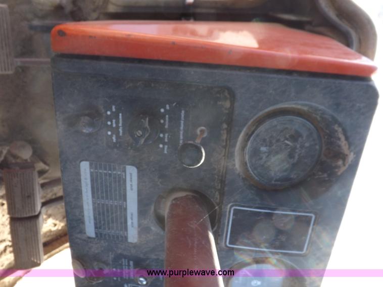 image for item H9018 1976 Allis Chalmers 7060 tractor