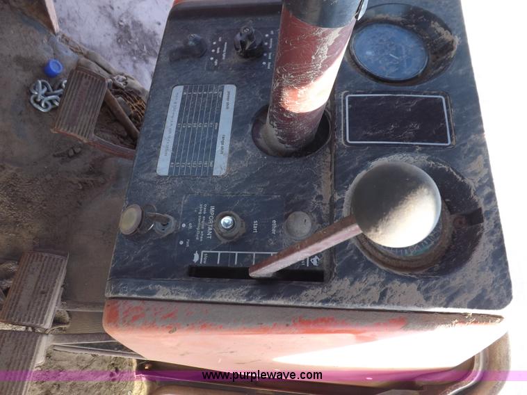 image for item H9018 1976 Allis Chalmers 7060 tractor