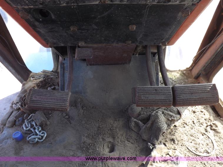 image for item H9018 1976 Allis Chalmers 7060 tractor