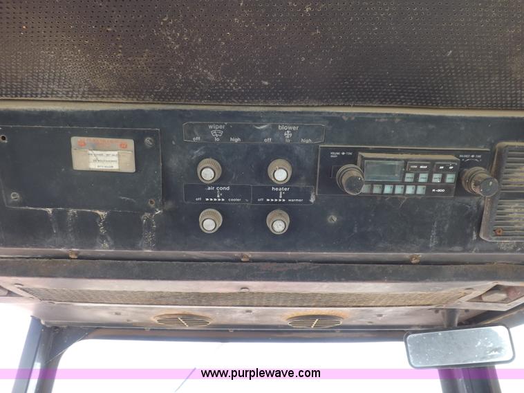 image for item H9018 1976 Allis Chalmers 7060 tractor