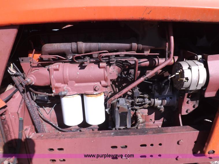 image for item H9018 1976 Allis Chalmers 7060 tractor