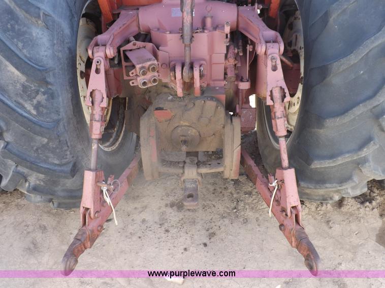 image for item H9018 1976 Allis Chalmers 7060 tractor
