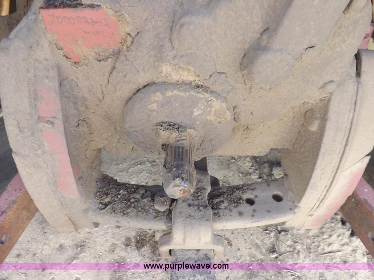 image for item H9018 1976 Allis Chalmers 7060 tractor