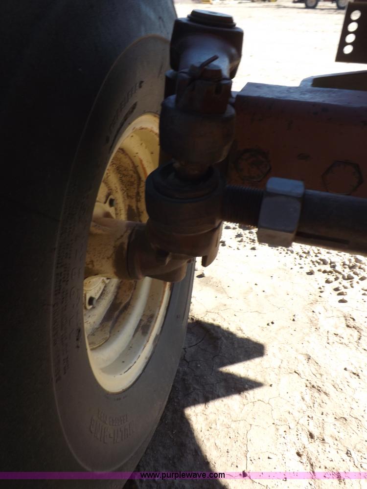 image for item H9018 1976 Allis Chalmers 7060 tractor