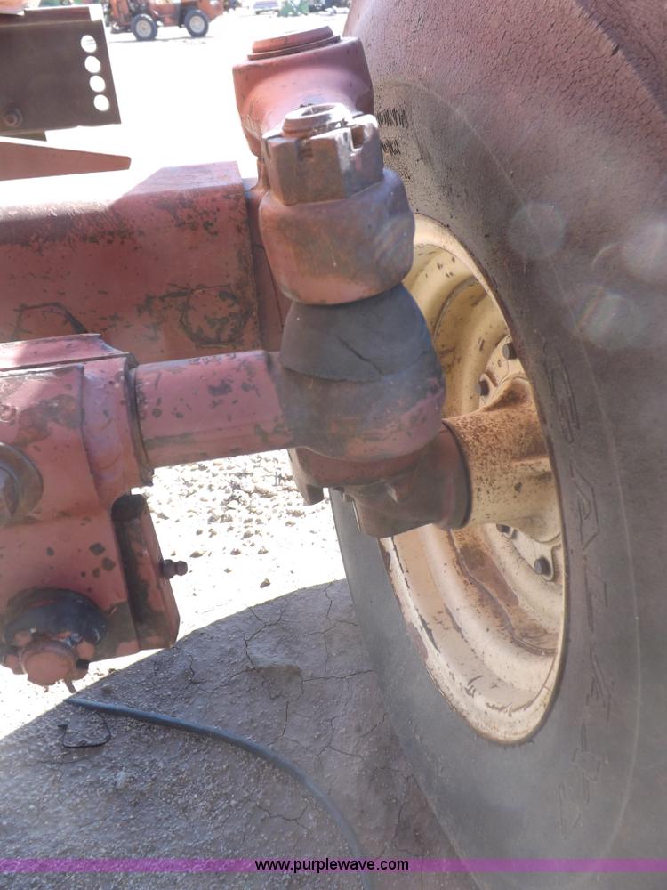 image for item H9018 1976 Allis Chalmers 7060 tractor