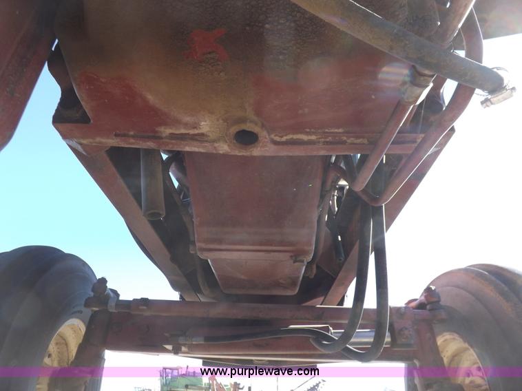 image for item H9018 1976 Allis Chalmers 7060 tractor