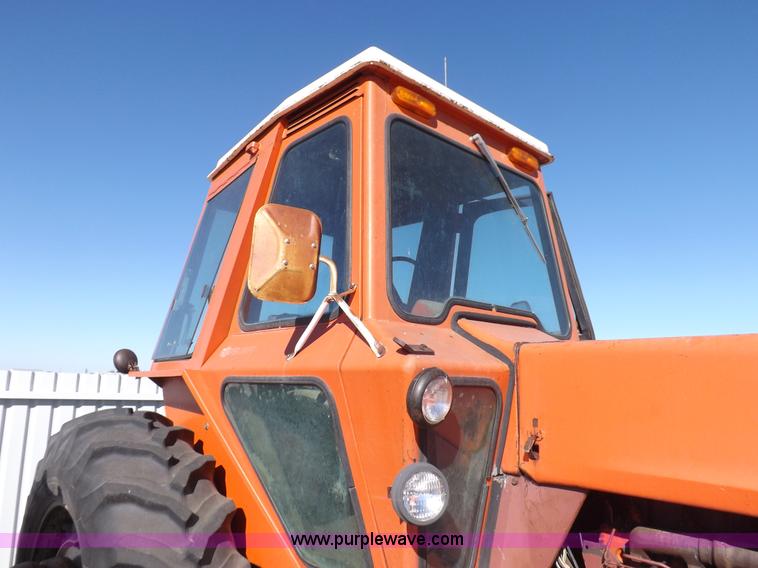 image for item H9018 1976 Allis Chalmers 7060 tractor