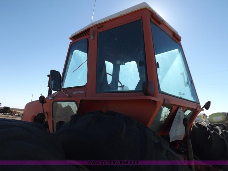 image for item H9018 1976 Allis Chalmers 7060 tractor