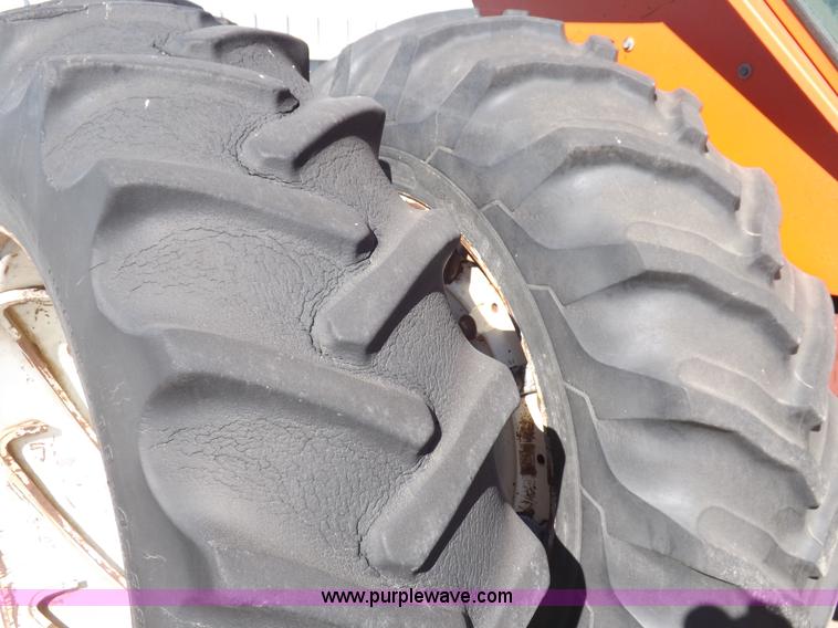 image for item H9018 1976 Allis Chalmers 7060 tractor