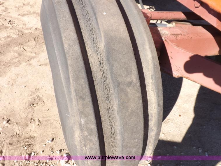 image for item H9018 1976 Allis Chalmers 7060 tractor