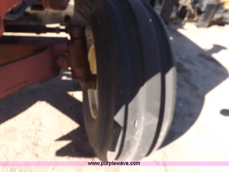 image for item H9018 1976 Allis Chalmers 7060 tractor