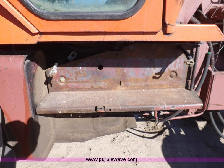 image for item H9018 1976 Allis Chalmers 7060 tractor