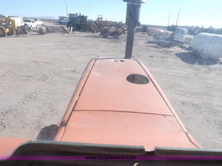 image for item H9018 1976 Allis Chalmers 7060 tractor