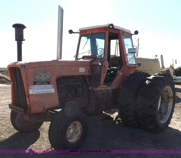 image for item H9021 1976 Allis Chalmers 7040 tractor