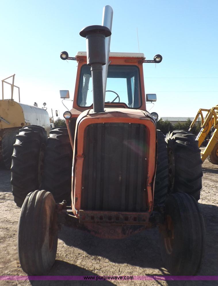 image for item H9021 1976 Allis Chalmers 7040 tractor