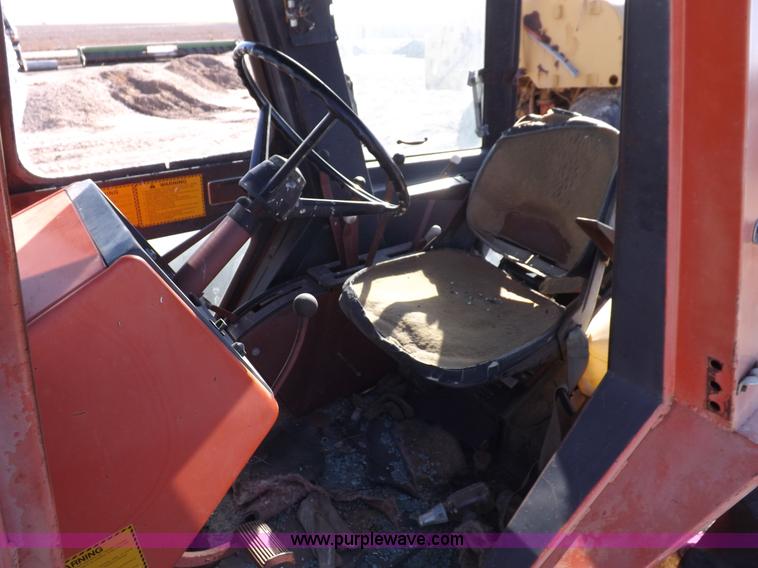 image for item H9021 1976 Allis Chalmers 7040 tractor