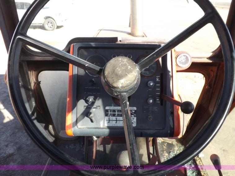 image for item H9021 1976 Allis Chalmers 7040 tractor